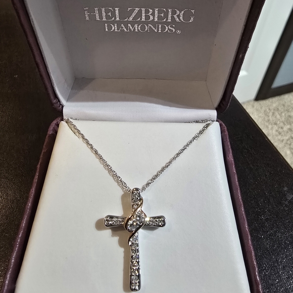 ❤️NIB❤️10k GOLD 925 STERLING SILVER DIAMOND CROSS NECKLACE